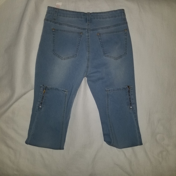 NWT PrettyLittletThing Extreme Rip Jeans - Picture 2 of 4
